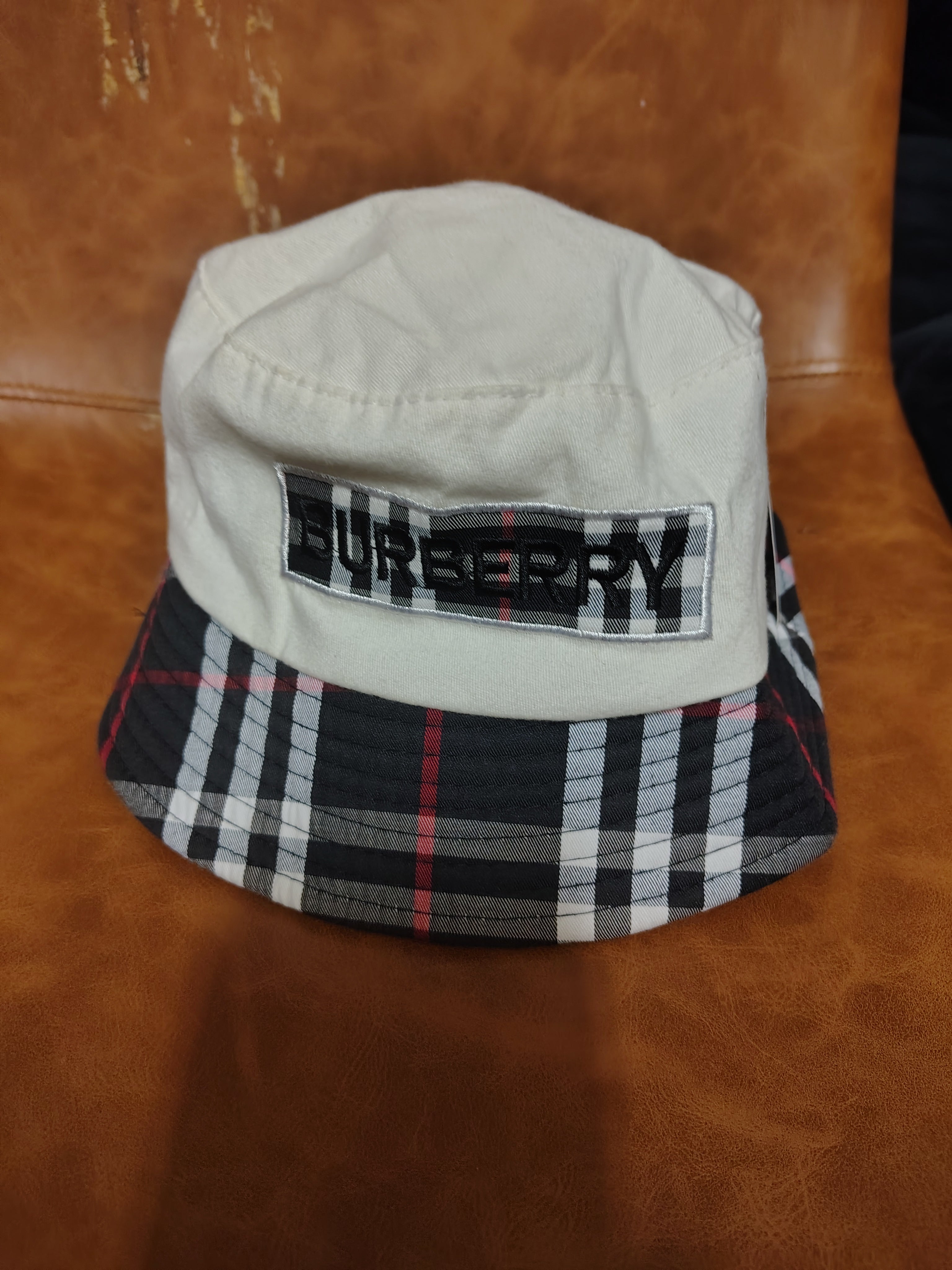 Burberry bucket hat